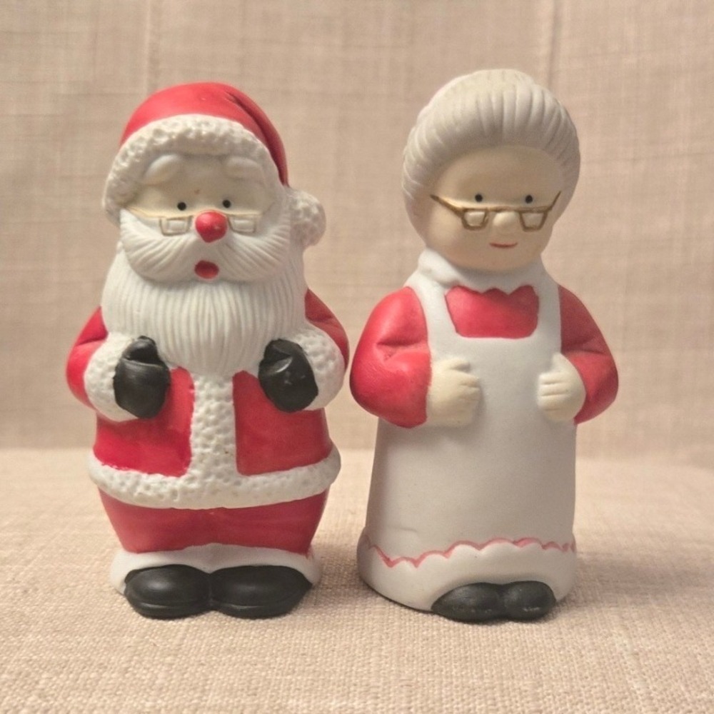 Vintage Ceramic Santa & Mrs. Claus Salt and Pepper Shakers Christmas Set 3.5"